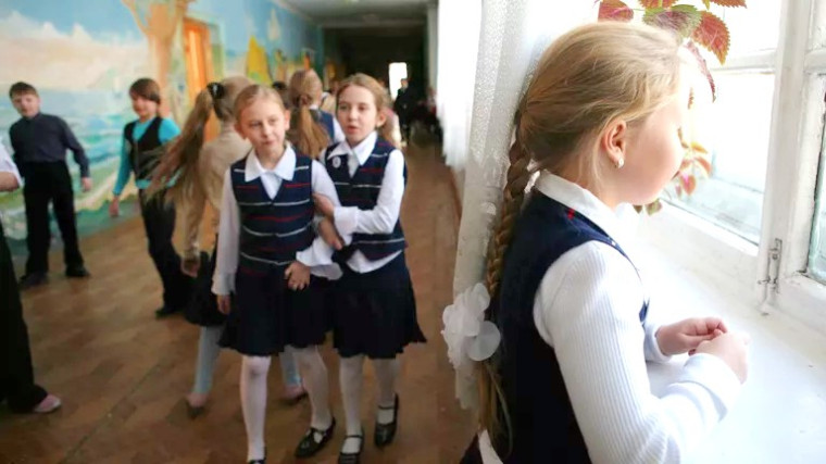 В России ввели ГОСТ с требованиями к школьной форме.